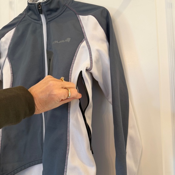 Endura Womens XS Gray and White Fleece Lined Cycling Jacket - Picture 6 of 14